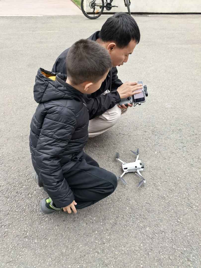 Best Mini 4 Pro Drone for Beginners with Easy Controls and Long Flight Time
