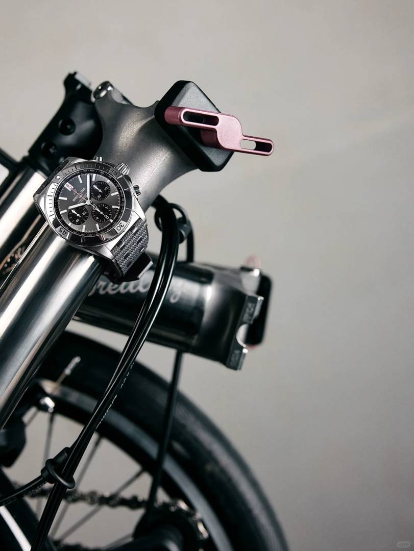 Best Watches to Pair with a Little Bu for Stylish Looks