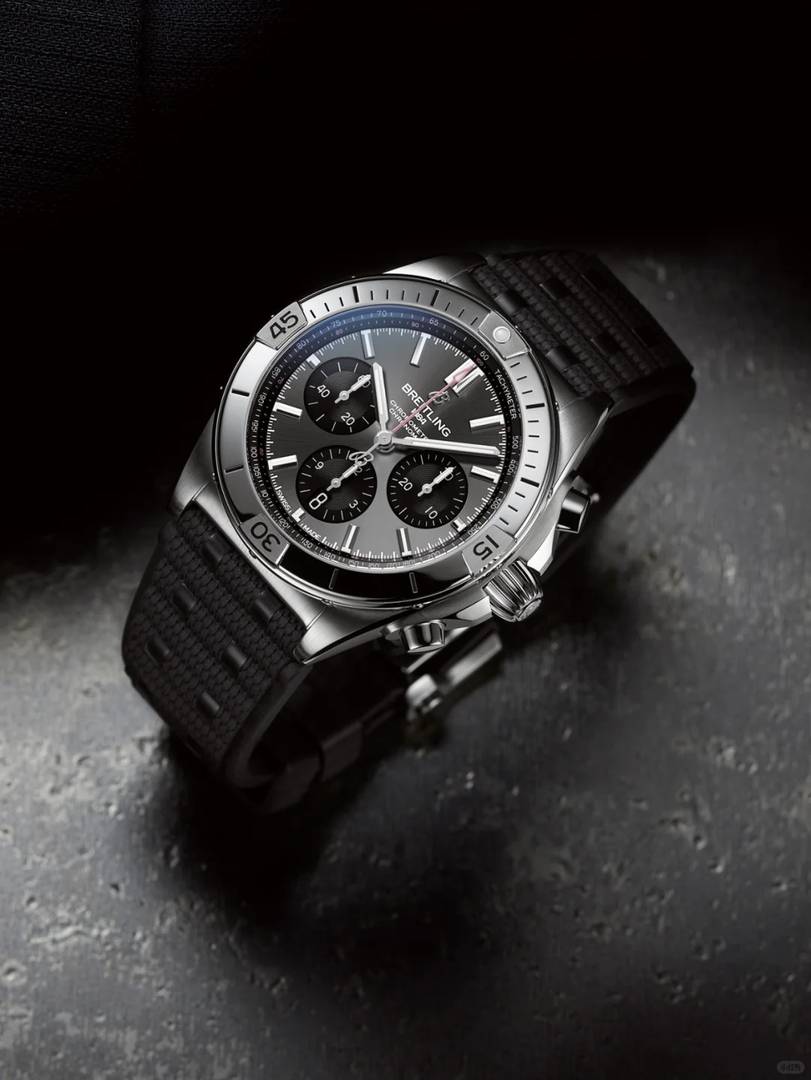 Best Watches to Pair with a Little Bu for Stylish Looks