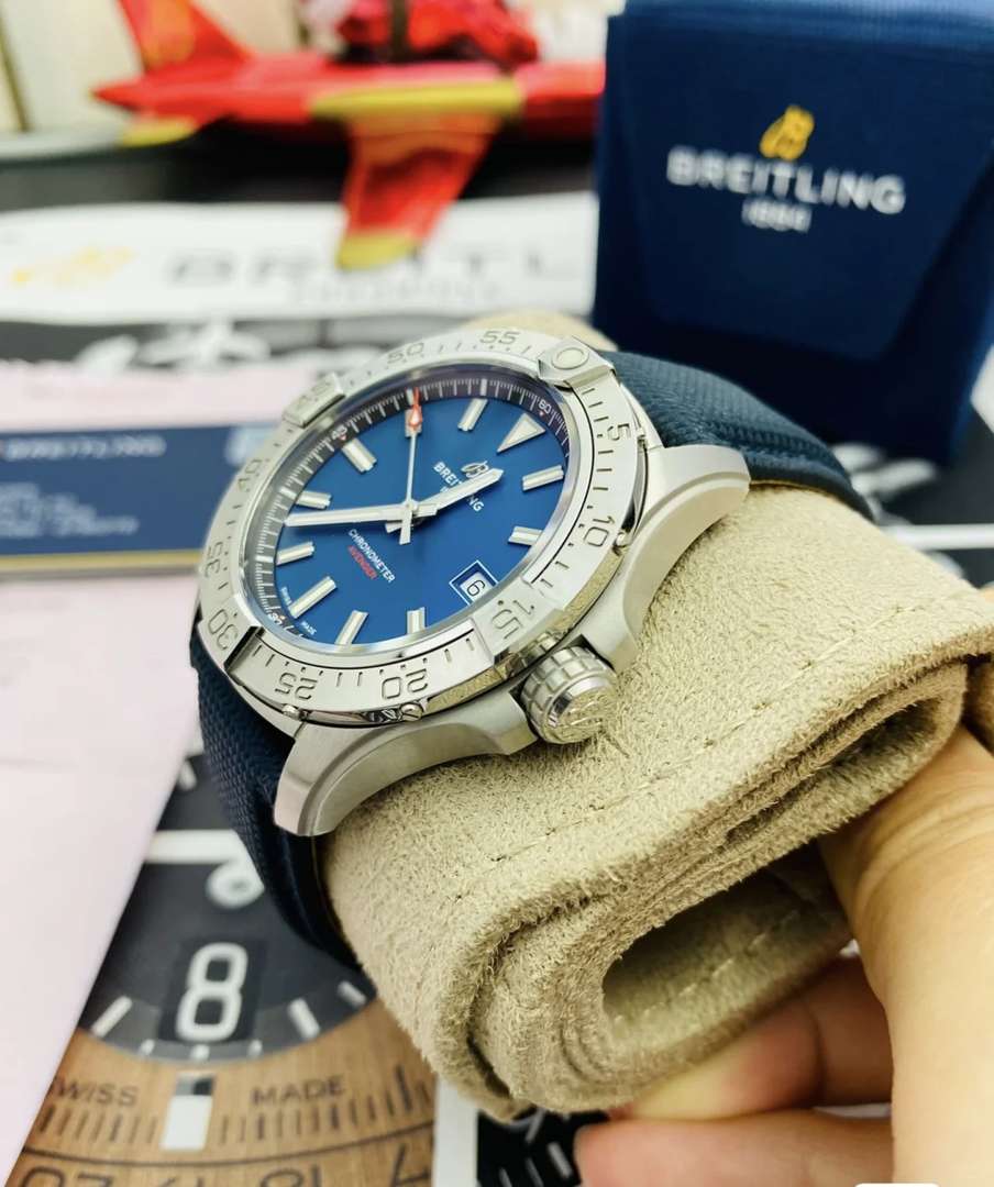 Breitling Avenger Automatic Men's Watch with Blue Dial and Folding Clasp