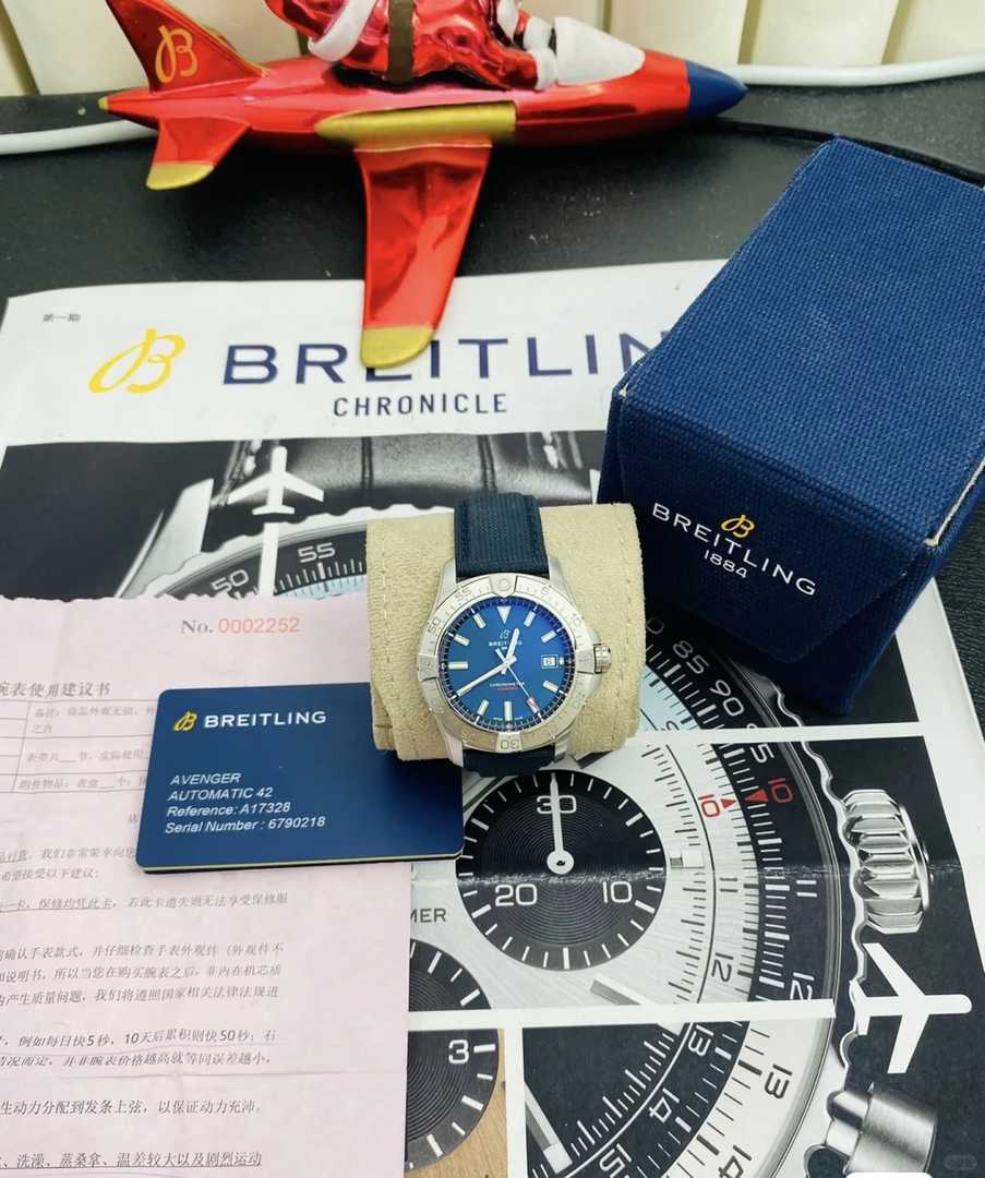 Breitling Avenger Automatic Men's Watch with Blue Dial and Folding Clasp