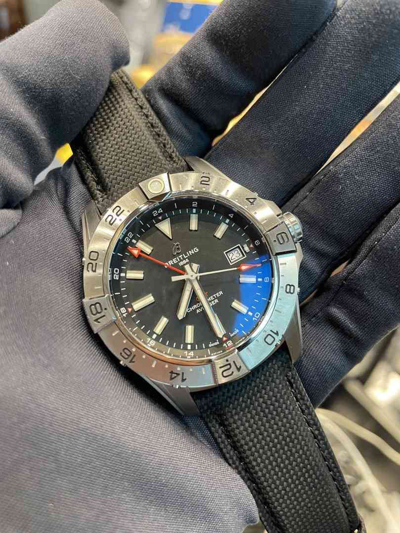 Breitling Avenger: Durable Watches for Adventure Enthusiasts