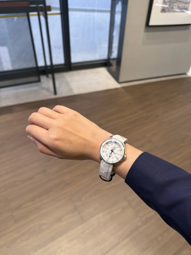 Breitling Girls Exclusive: Are Women's Luxury Watches Truly Irresistible?