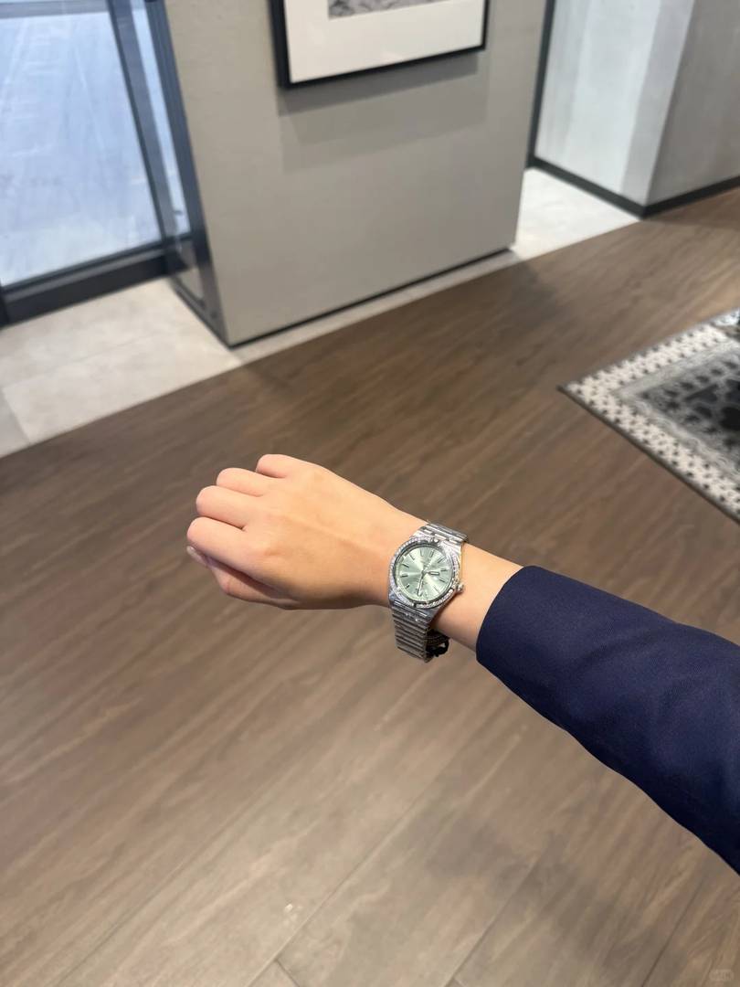 Breitling Girls Exclusive: Are Women's Luxury Watches Truly Irresistible?