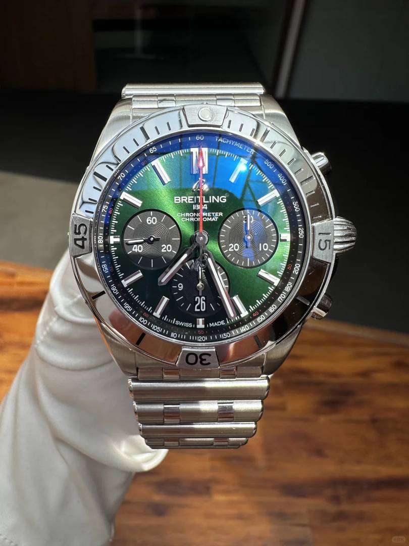 Breitling Mechanical Chronograph: Precision Timepiece with Longevity