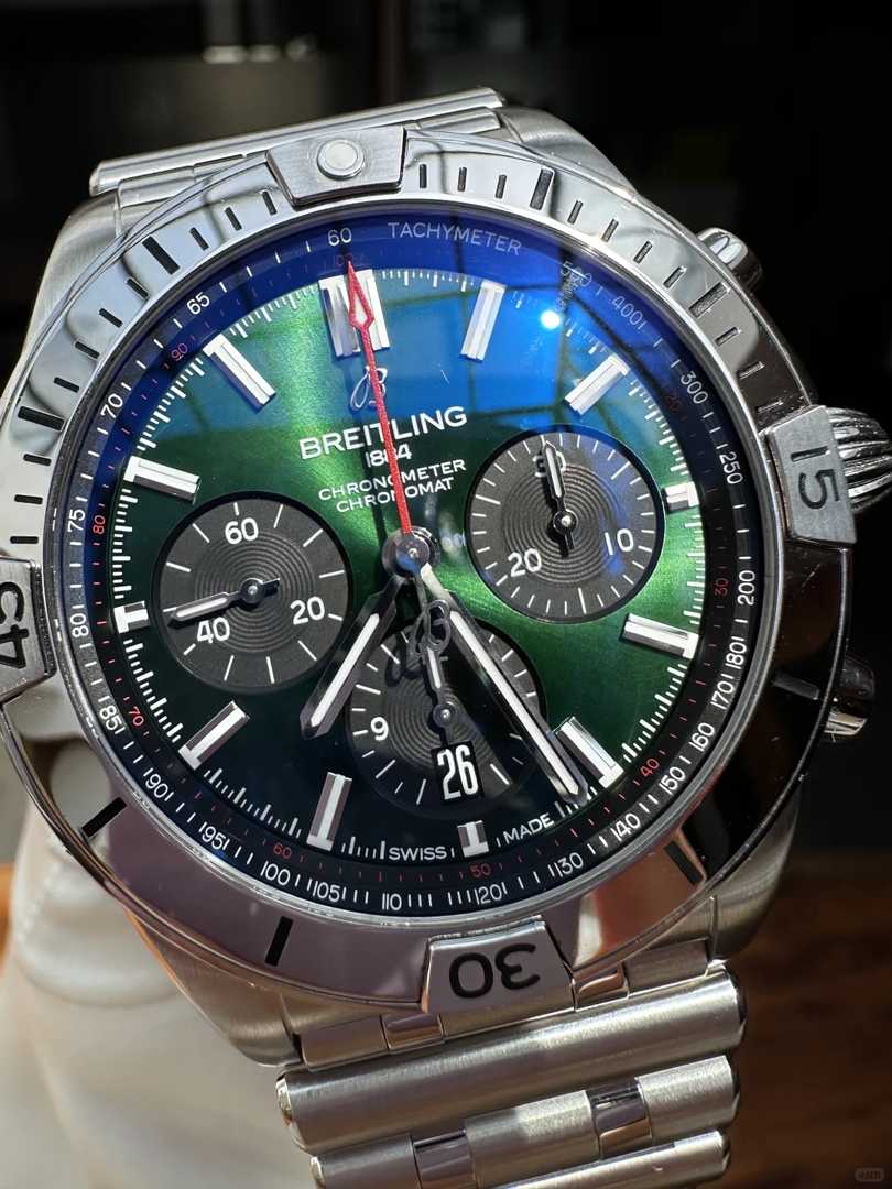 Breitling Mechanical Chronograph: Precision Timepiece with Longevity