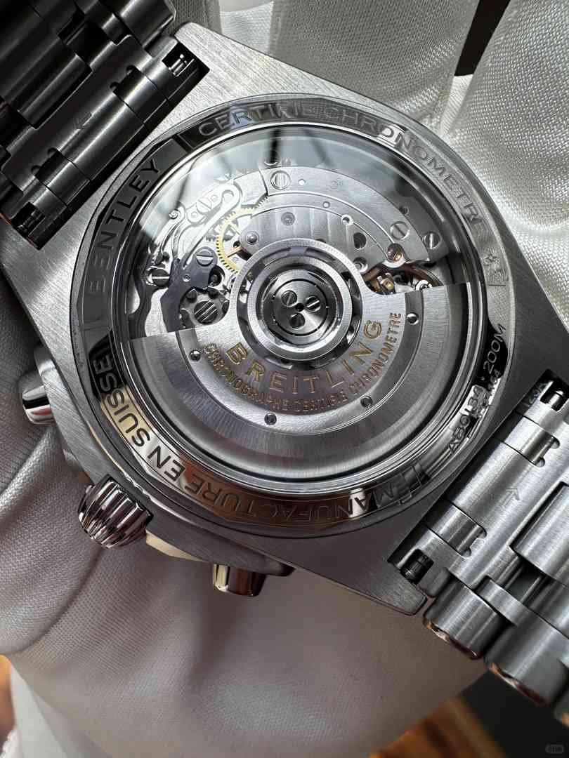 Breitling Mechanical Chronograph: Precision Timepiece with Longevity