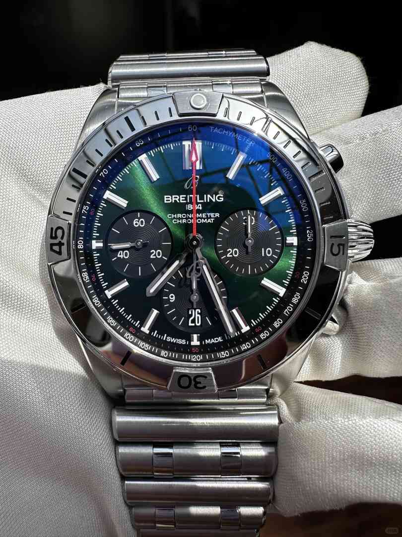 Breitling Mechanical Chronograph: Precision Timepiece with Longevity