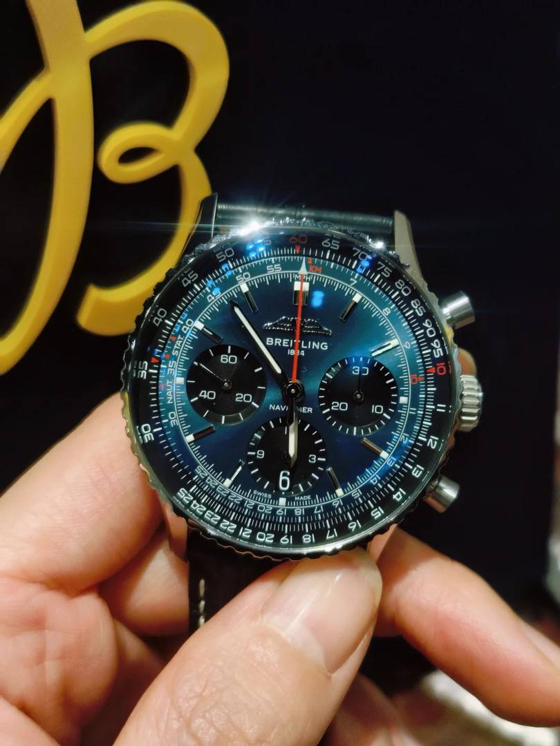Navitimer Breitling com mostrador azul: o relógio icônico para entusiastas da aviação