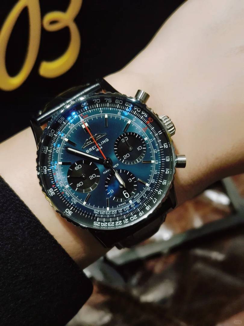 Navitimer Breitling com mostrador azul: o relógio icônico para entusiastas da aviação