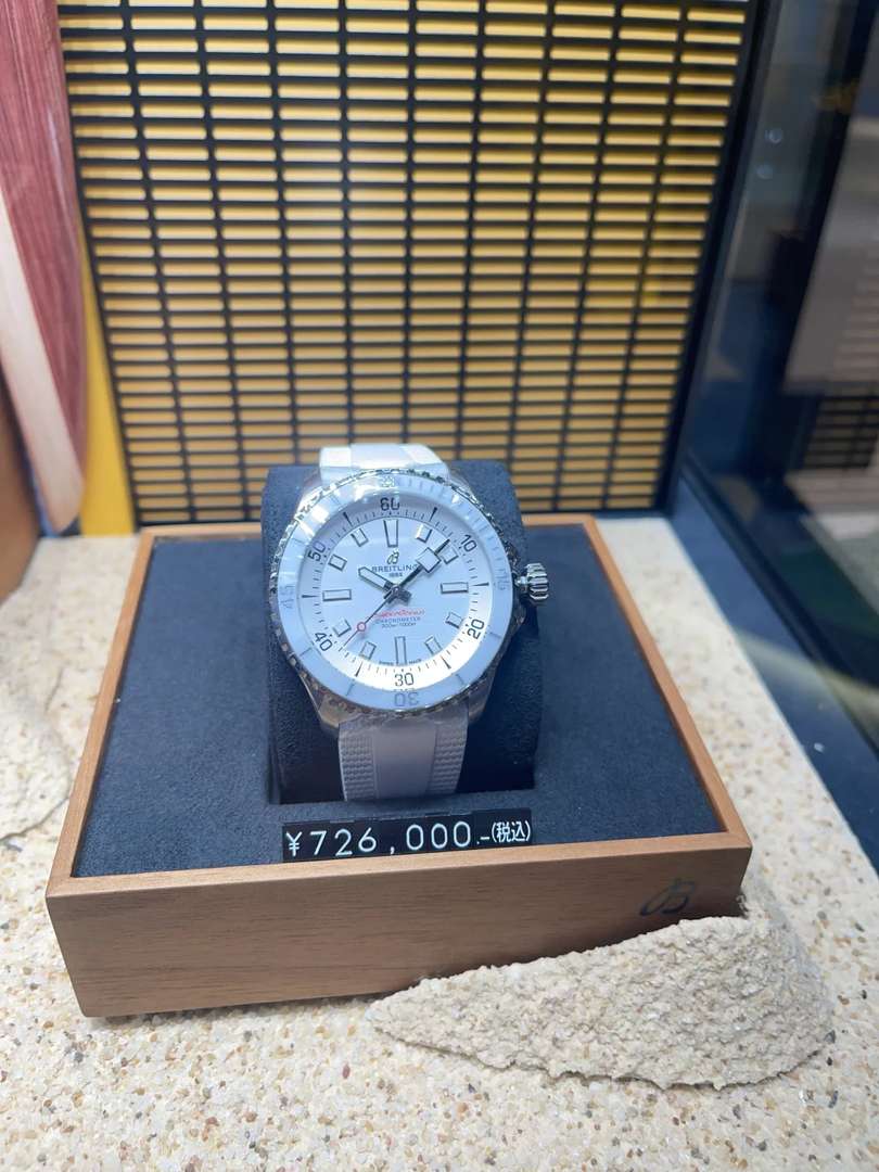 Prix des montres Breitling : Trouvez des offres authentiques de contrebande Breitling.
