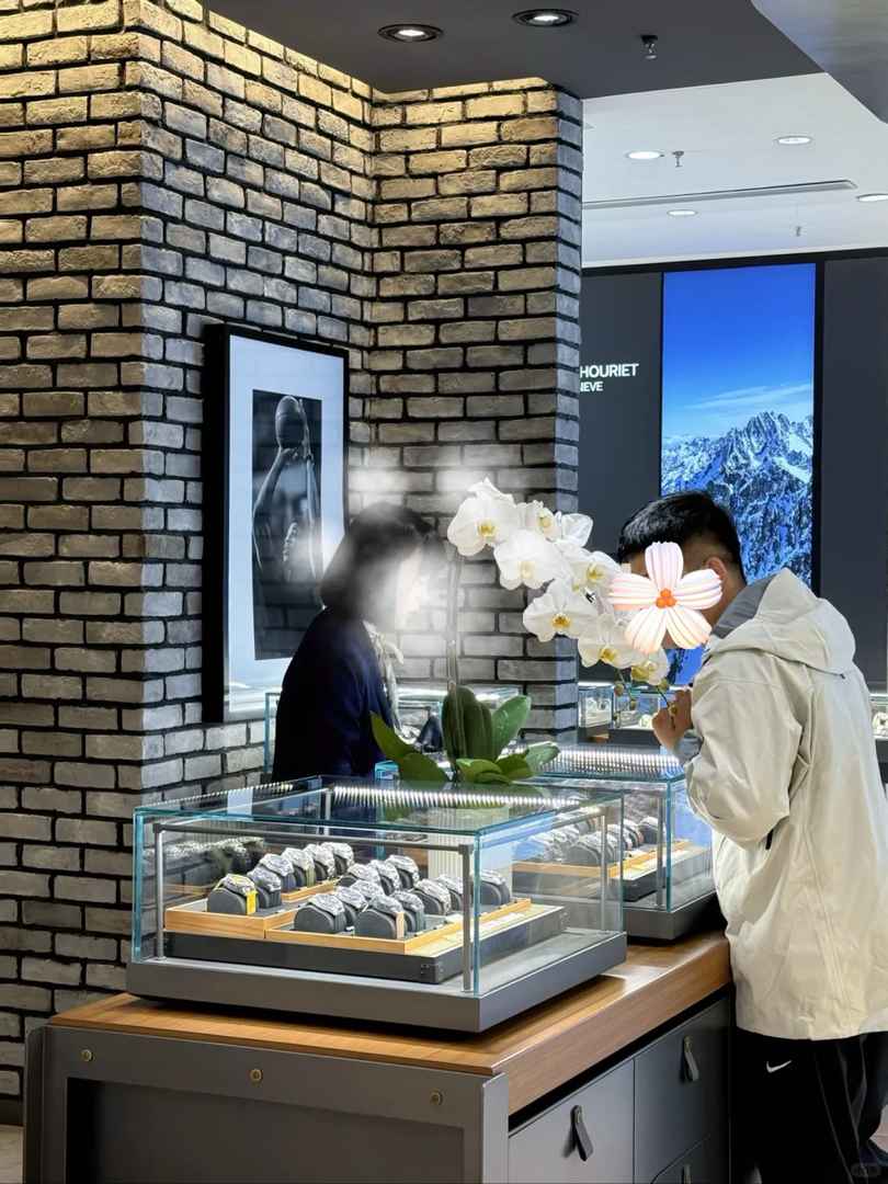 Buy Breitling Watches Online: Best Selection for Customers