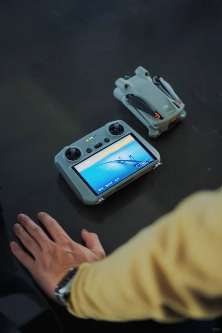 DJI Mini 4 Pro: Lightweight Drone for Stunning Aerial Footage and Beginners