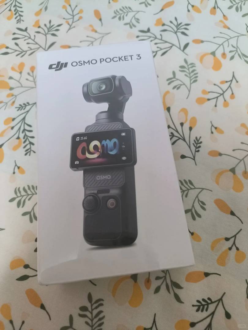 DJI Pocket 3 : Caméra-stabilisateur compacte pour tournages vidéo fluides.