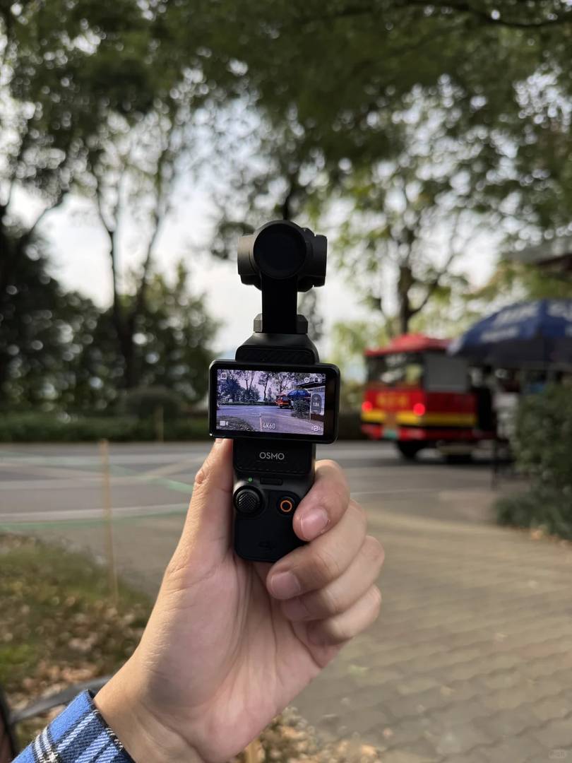 Expérience d'utilisation du DJI Pocket 3 : Avis sur l'appareil photo compact et la stabilisation