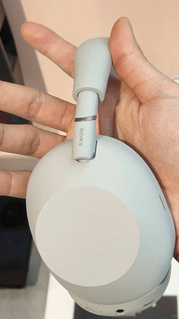 Erleben Sie die Sony 1000XM6 Active Noise-Cancelling Kopfhörer im lokalen Geschäft