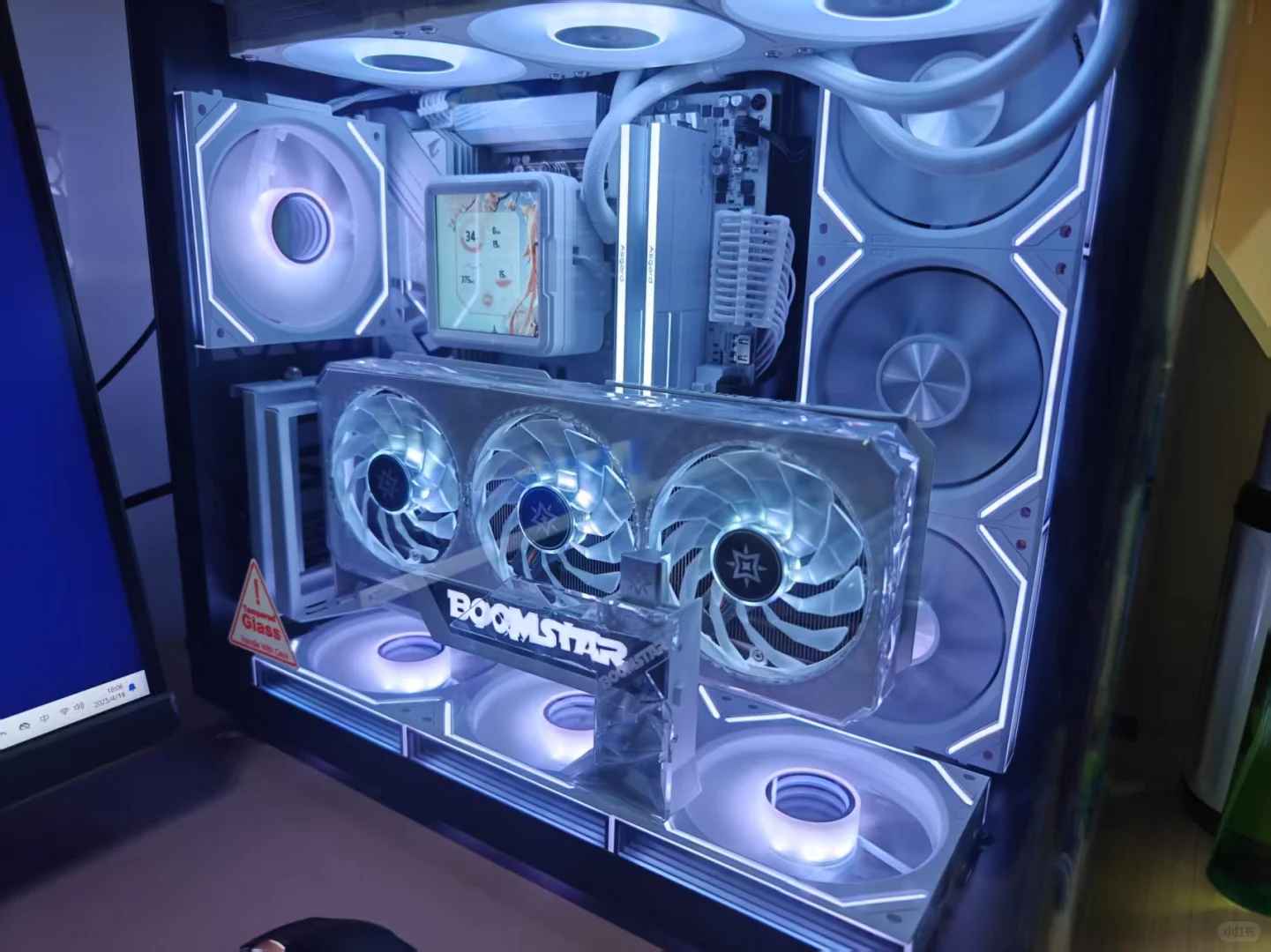 How to Impress Your Girlfriend by Customizing a Water-Cooled PC Screen