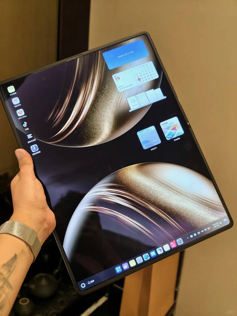 Huawei MateBook Fold Unboxing: First Impressions of the Foldable Laptop