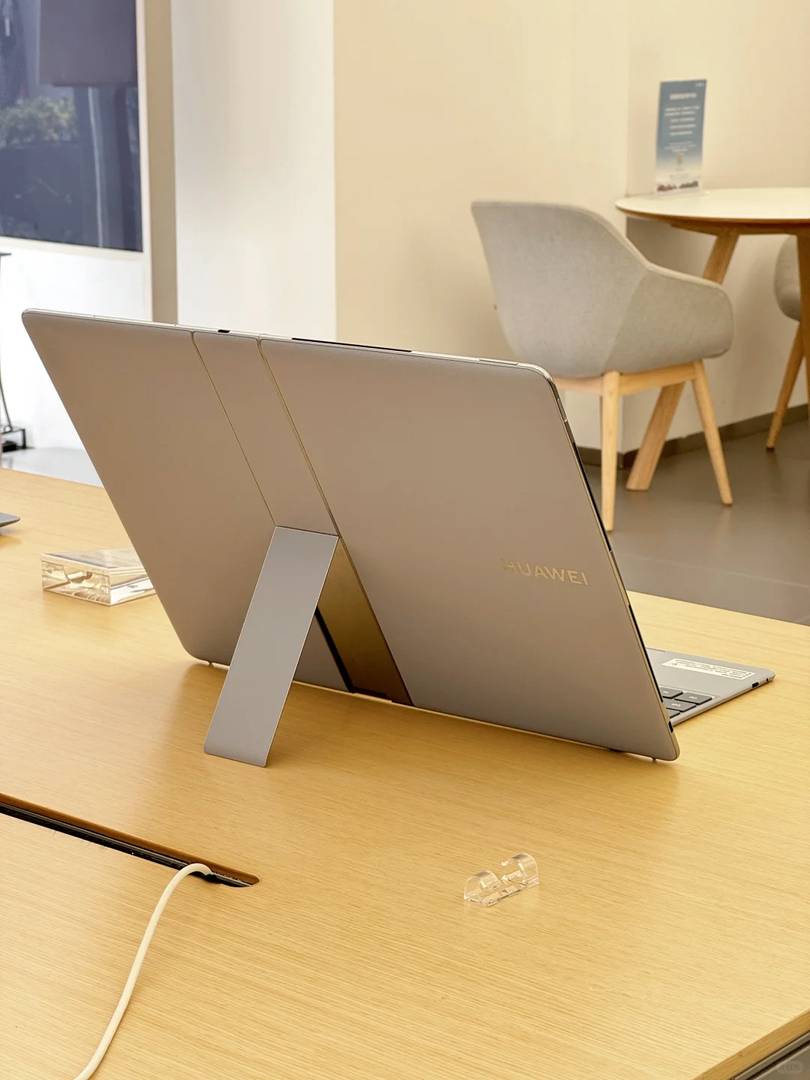 Huawei Unveils World's First Foldable Screen Laptop | Portable Giant Display