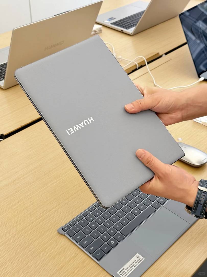 Huawei Unveils World's First Foldable Screen Laptop | Portable Giant Display