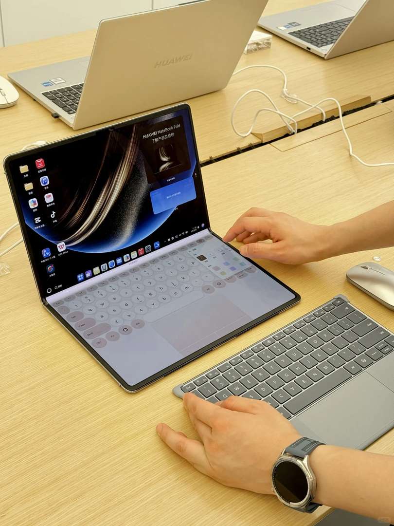 Huawei Unveils World's First Foldable Screen Laptop | Portable Giant Display