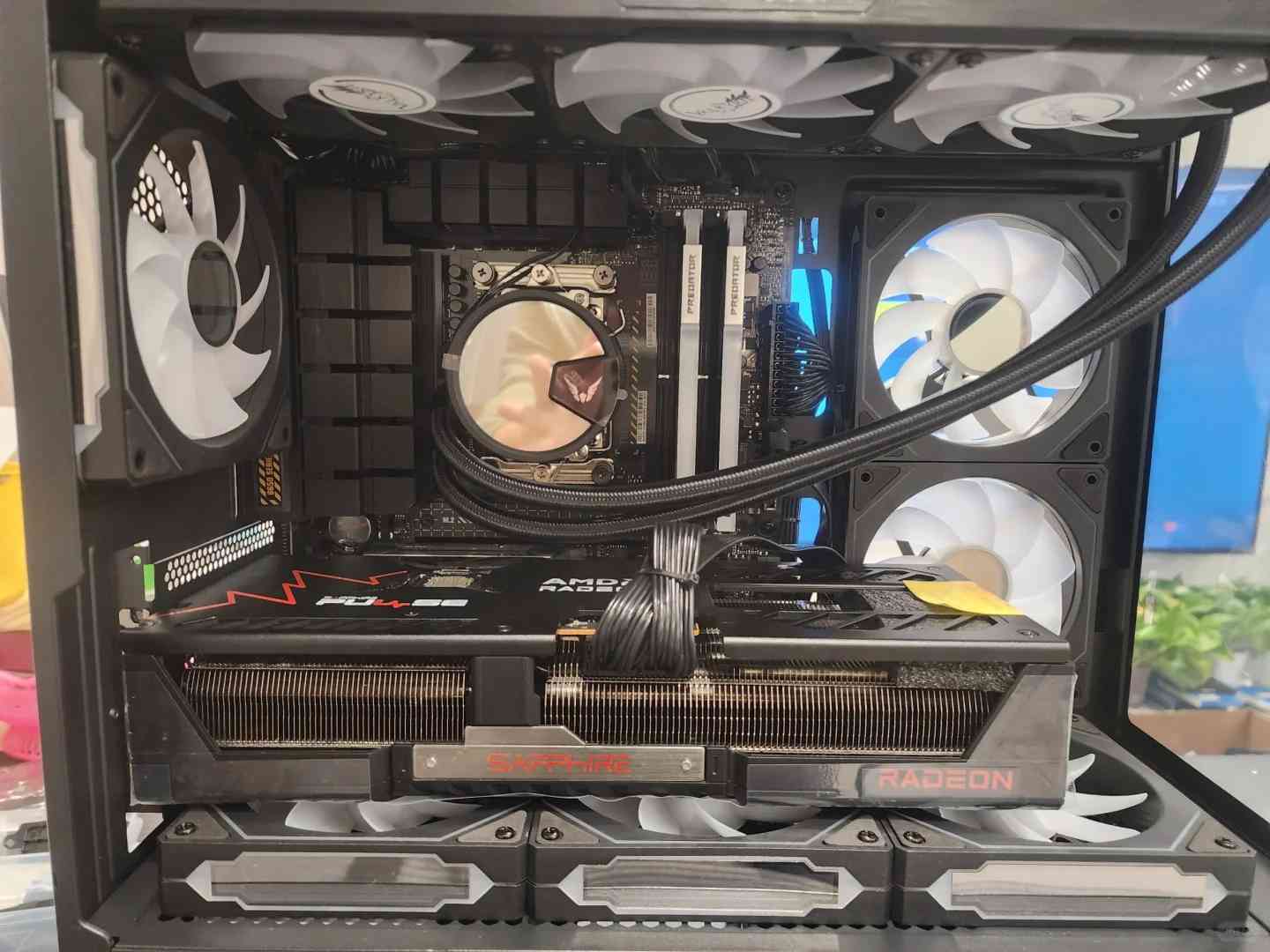 RX 9070XT Gaming PC Build with Pure Black Theme for Sea View Room