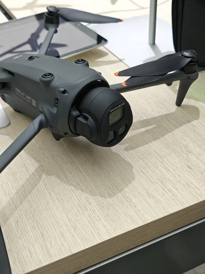 Real Device Review: Not as Ugly as They Say, with Substantial Weight and Build Quality