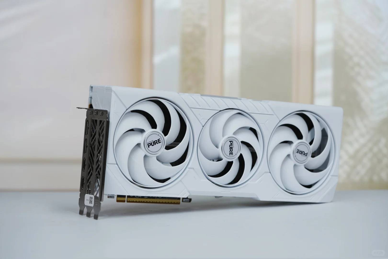 Ryzen 5 9600X with RX 9070 XT vs Intel: Gaming Performance Comparison