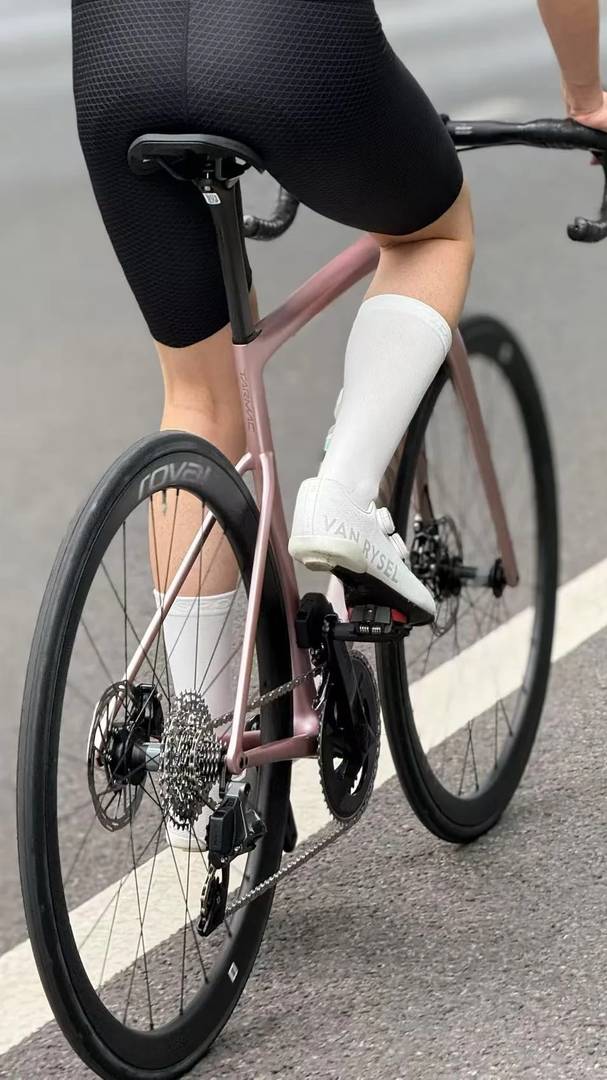 Resenha da Bicicleta de Estrada Specialized Tarmac SL8 Expert Cherry Blossom Pink