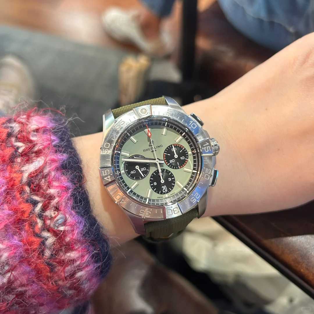 Why Women Should Consider the Hardcore Breitling Avenger Watch Too