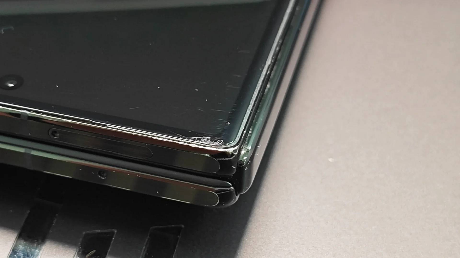 Xiaomi Mix Fold3 Bare Condition After One Year of Usage: Detailed Review