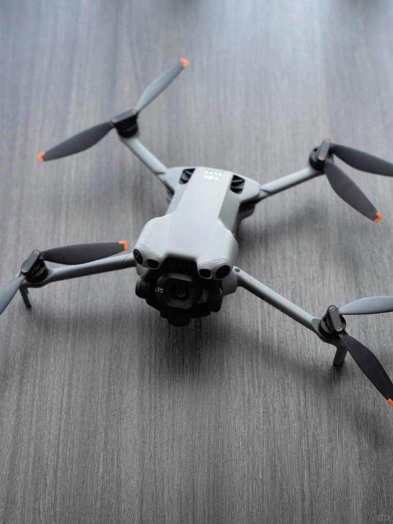 Обзор DJI Mini 5 Pro: Компактный дрон с мощными функциями и характеристиками полета