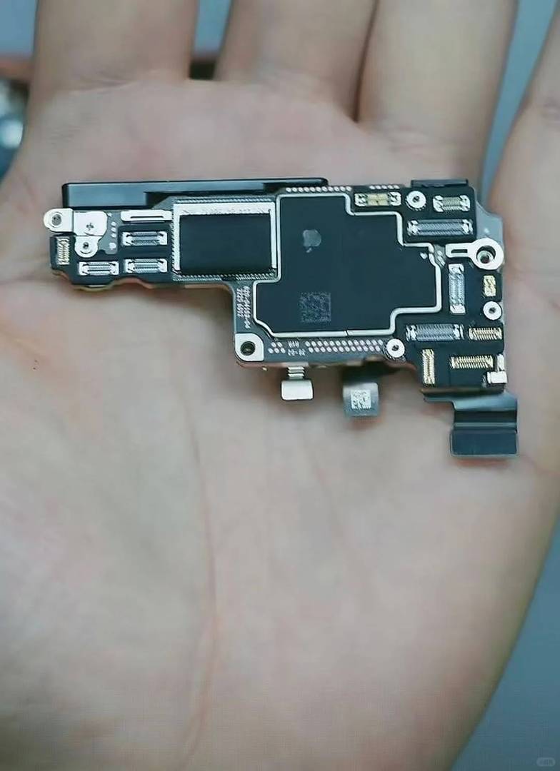 Redesigned iPhone Camera Now as Large as Motherboard - Apple's Latest Innovation