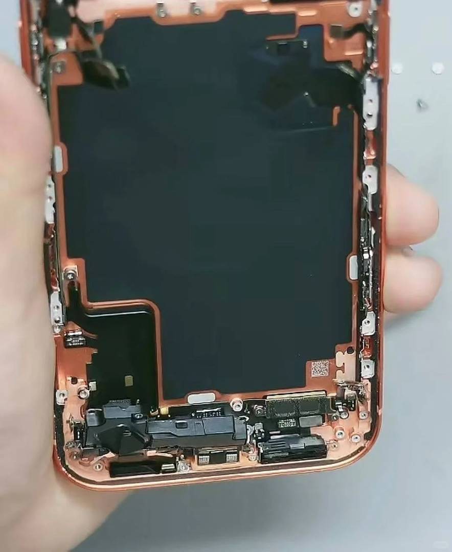 Redesigned iPhone Camera Now as Large as Motherboard - Apple's Latest Innovation