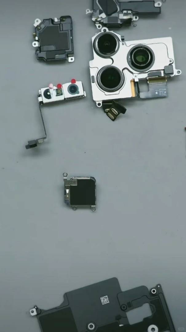 iPhone 17 Pro Max Teardown Diagram: Why White Remains the Most Timeless Color