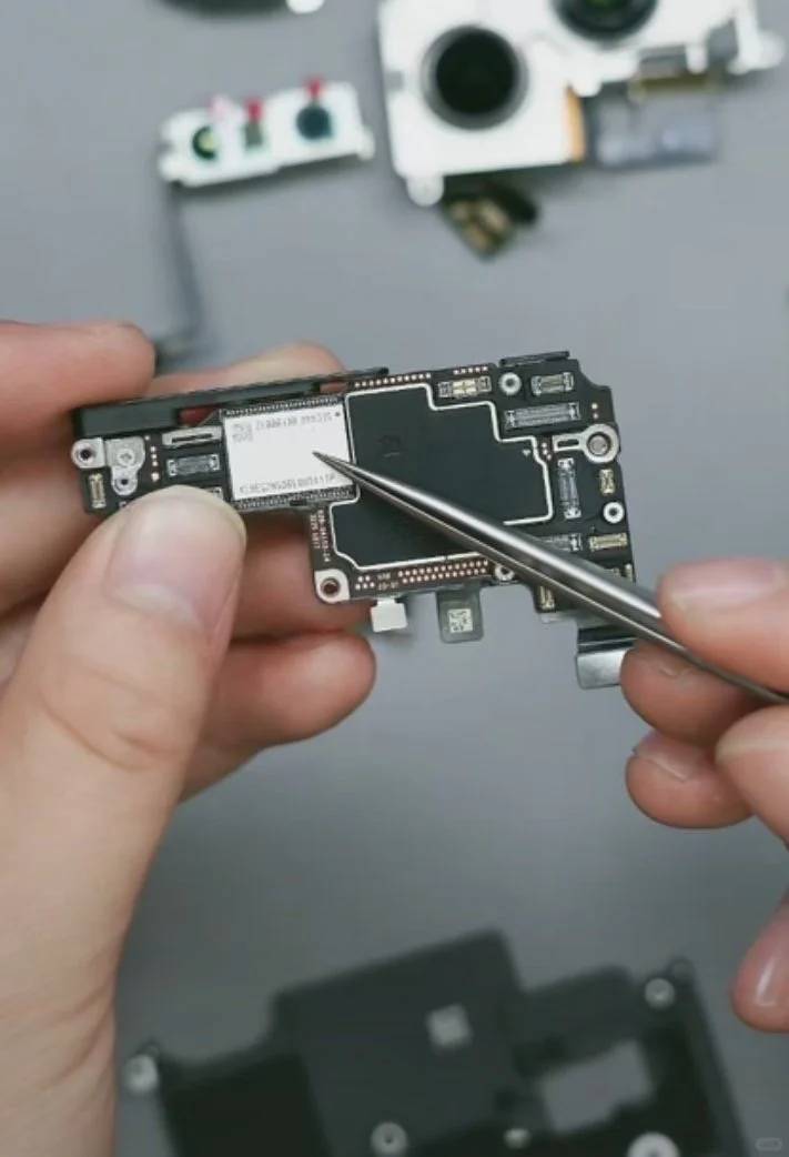 iPhone 17 Pro Max Teardown Diagram: Why White Remains the Most Timeless Color