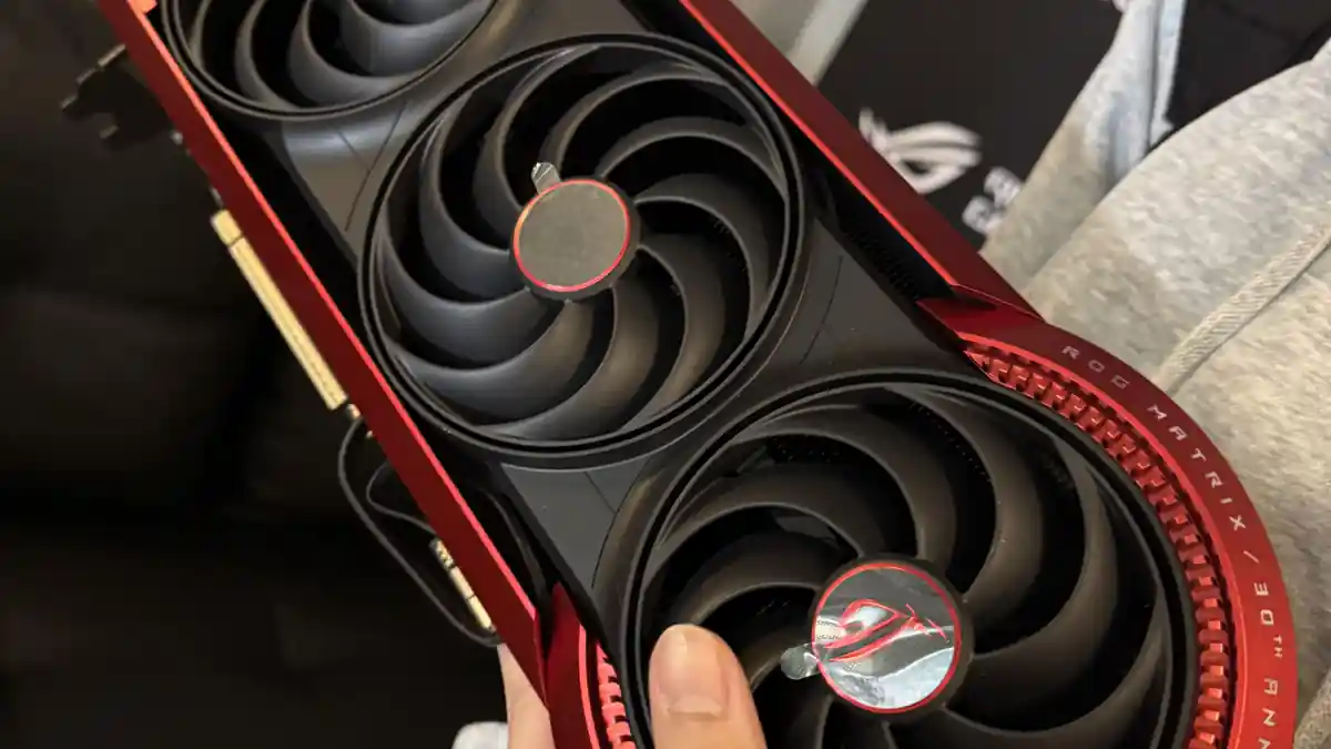 ASUS ROG Matrix RTX 5090 プロトタイプ ハンズオン